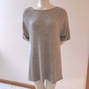 Cha Cha Vente Gray Knit Tunic Top With Pearl Sleeves